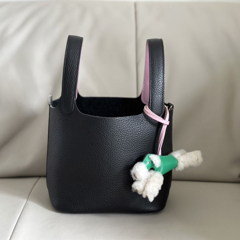 H**mes shopping bags